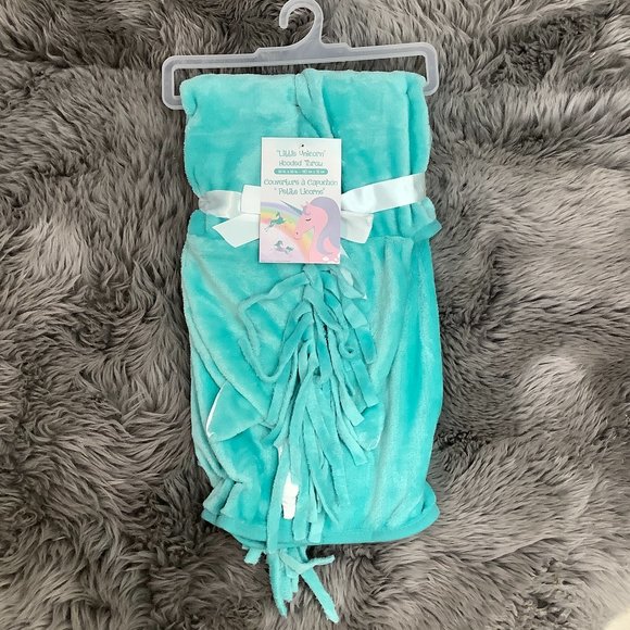 Safdie Girl's Little Unicorn Hooded Blanket: Light Grey / One Size - Picture 3 of 7